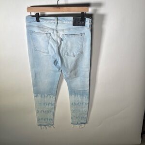 Levi’s amazing faded blue jeans size 30 🔥